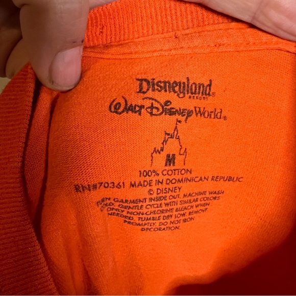 WALT DISNEY WORLD Orange Halloween T-Shirt Adult Size M Classic Mickey Mouse - Picture 3 of 3